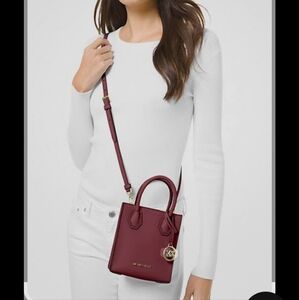 Michael Kors extra Small Pebbled Leather Crossbody Bag with Gold Accents